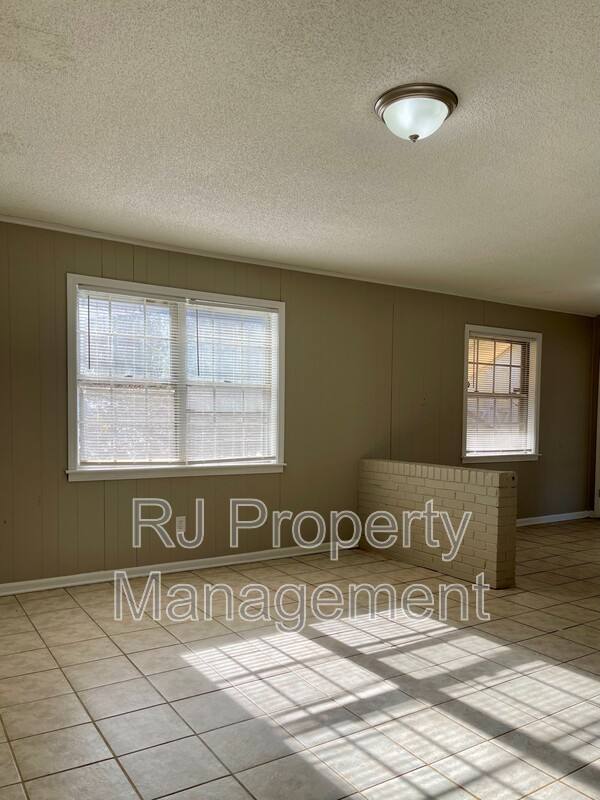 House for rent at 4211 Lansdowne Dr, Memphis, TN 38128