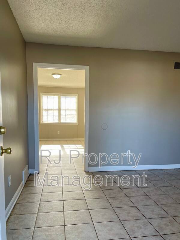 House for rent at 4211 Lansdowne Dr, Memphis, TN 38128