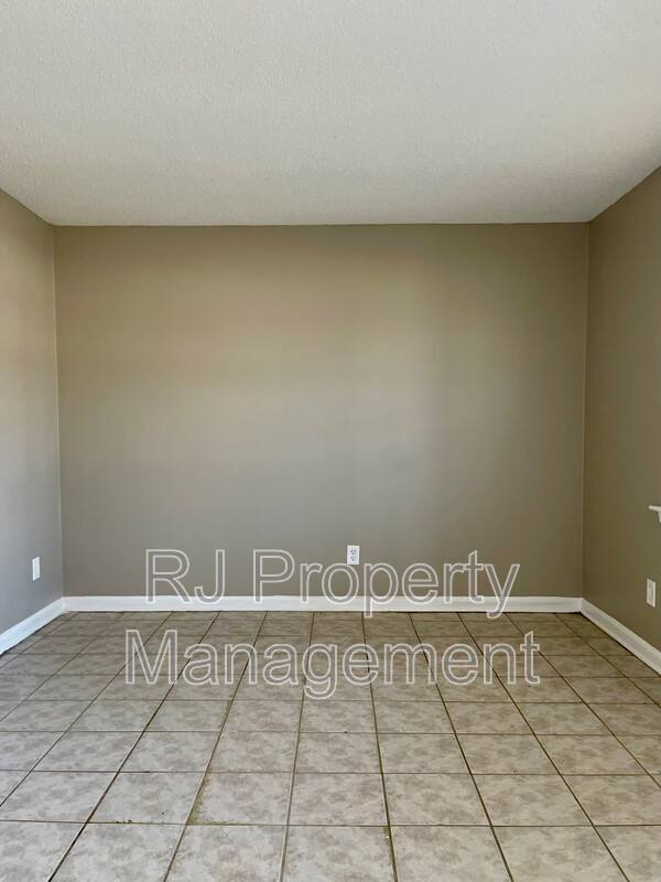 House for rent at 4211 Lansdowne Dr, Memphis, TN 38128
