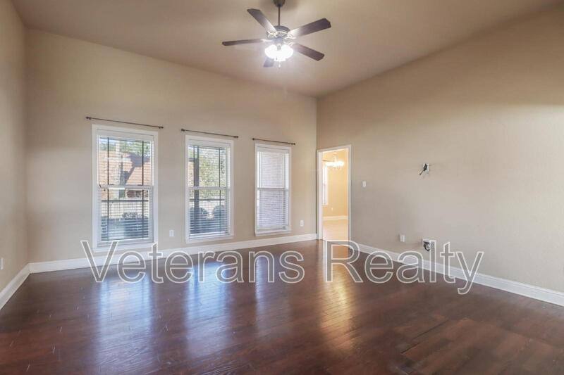 House for rent at 954 Old Towne St, Gulfport, MS 39507