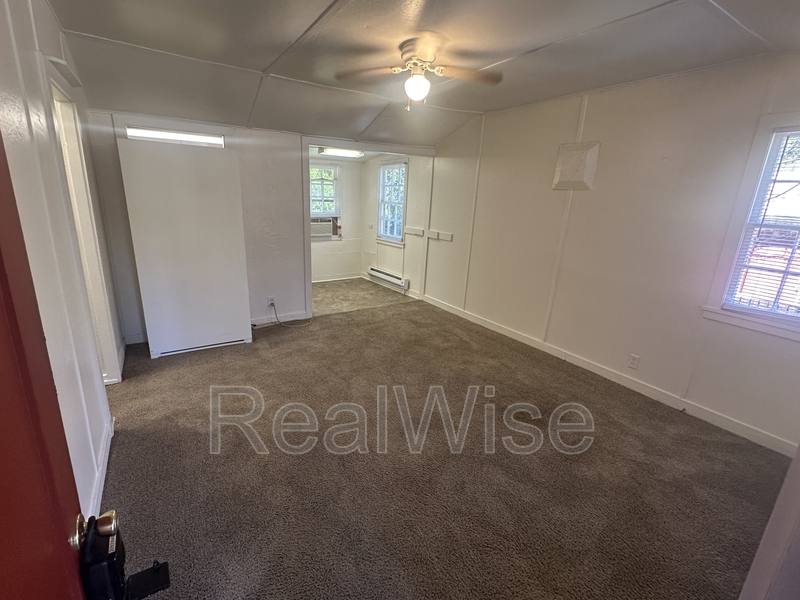 House for rent at 4550 Rogue River Highway 6, Grants Pass, OR 97527