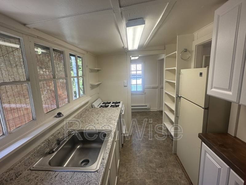 House for rent at 4550 Rogue River Highway 6, Grants Pass, OR 97527