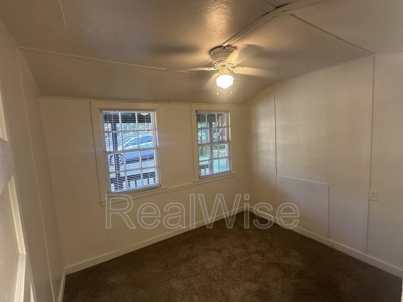 House for rent at 4550 Rogue River Highway 6, Grants Pass, OR 97527