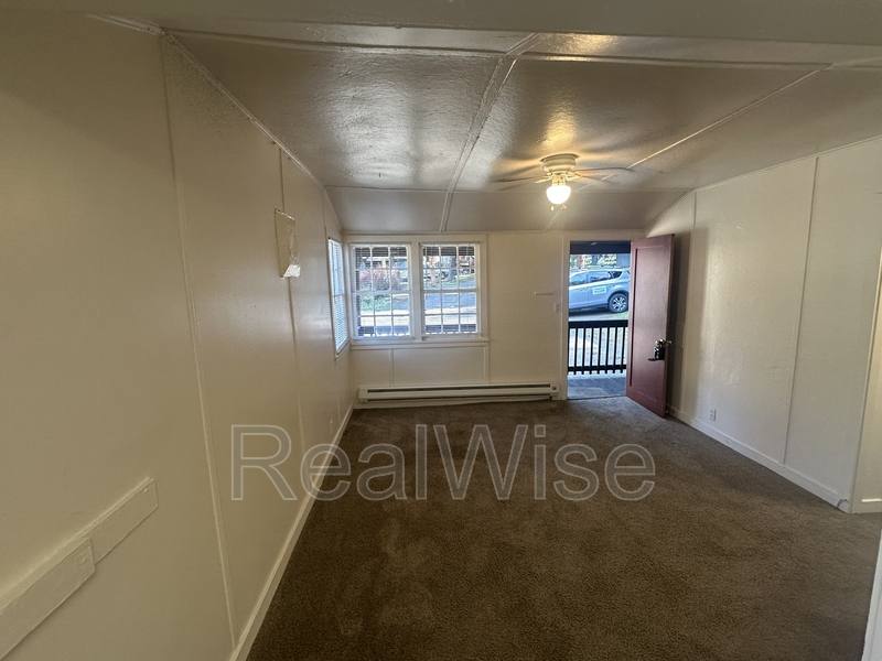 House for rent at 4550 Rogue River Highway 6, Grants Pass, OR 97527