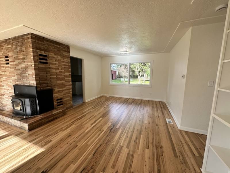 House for rent at 931 Chemawa Rd N, Salem, OR 97303