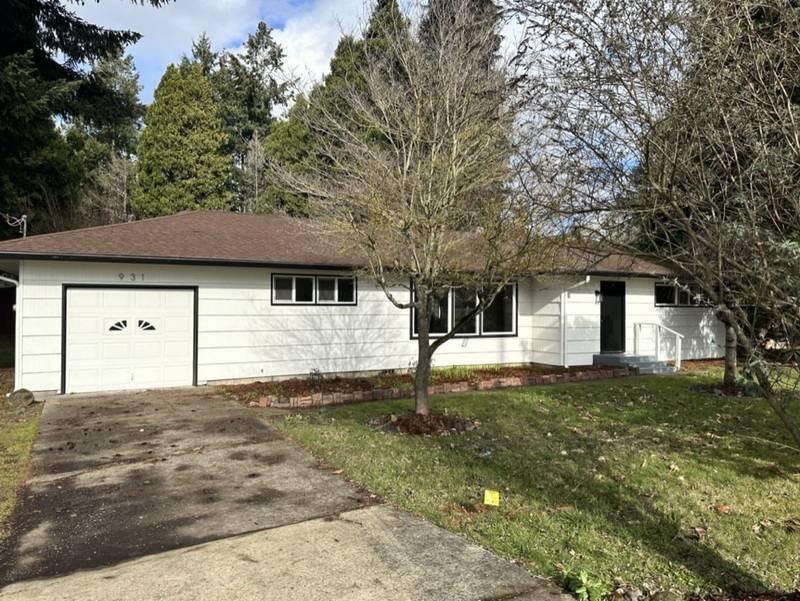 House for rent at 931 Chemawa Rd N, Salem, OR 97303
