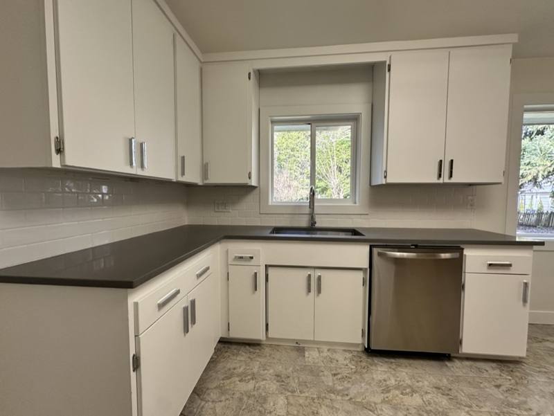 House for rent at 931 Chemawa Rd N, Salem, OR 97303