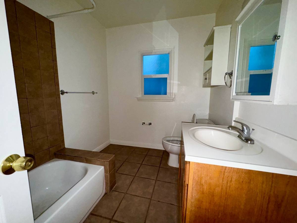 Apartment for rent at 1422-1426 1 2 Midvale Ave, Los Angeles, CA 90024