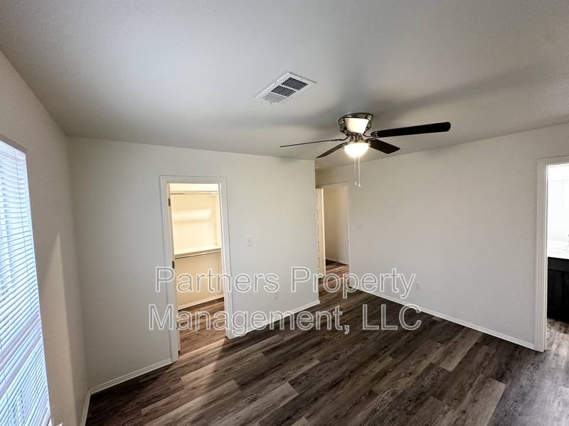 Apartment for rent at 1035 S Benchmark Lane #1, Fayetteville, AR 72704