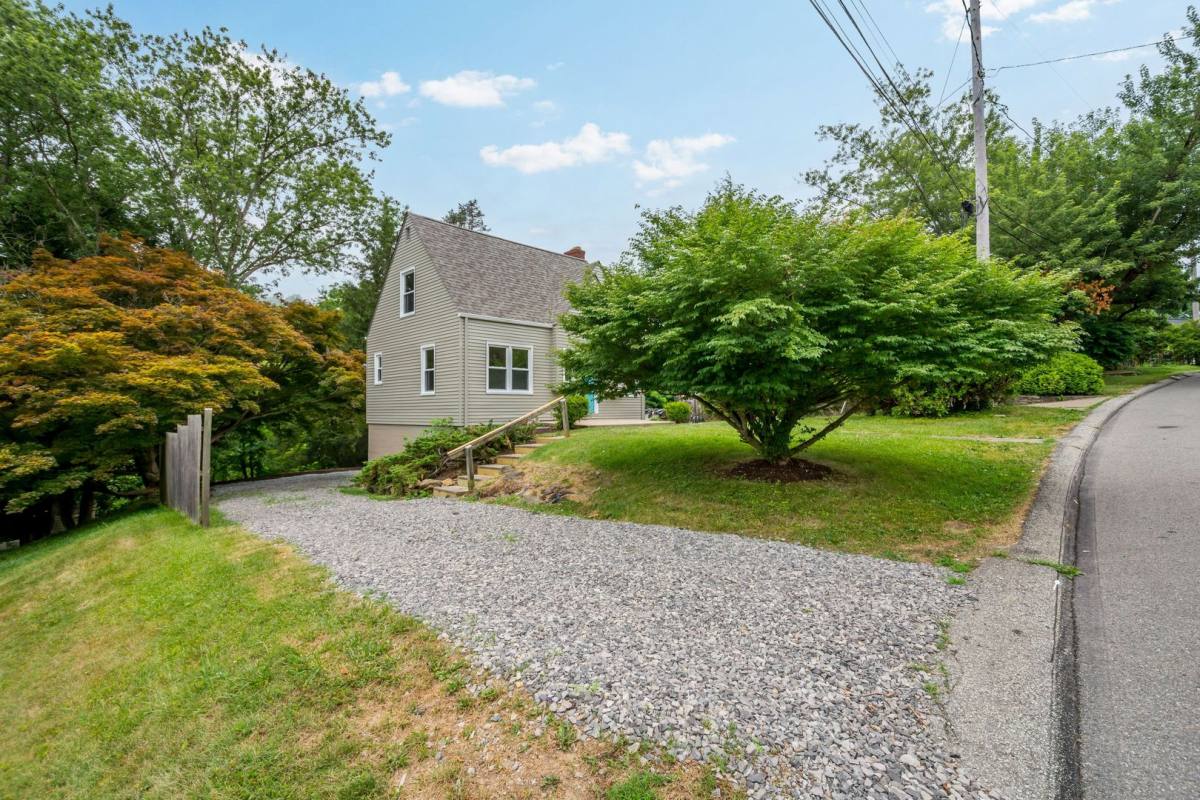 House for rent at 274 Idlewood Rd, Pittsburgh, PA 15235