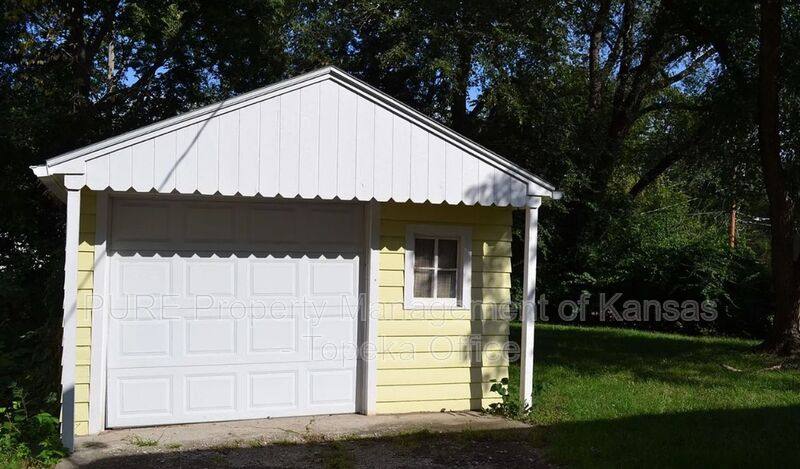 House for rent at 2004 SW Moundview Dr, Topeka, KS 66604