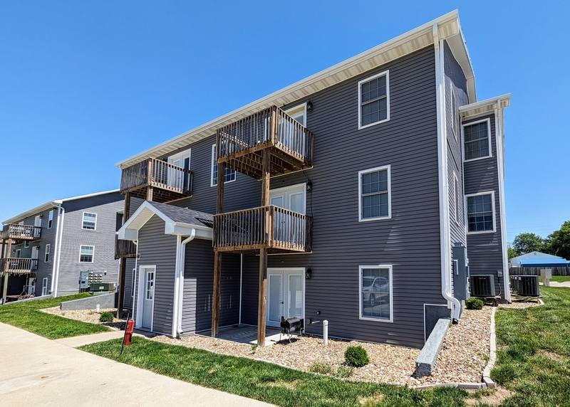 Apartment for rent at 1317 B Ave W #24, Oskaloosa, IA 52577