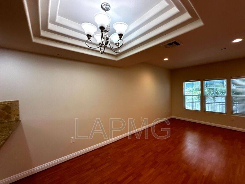 Townhouse for rent at 12217 Moorpark St #9, Studio City, CA 91604