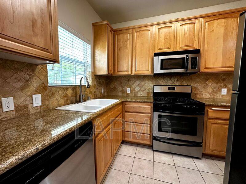 Townhouse for rent at 12217 Moorpark St #9, Studio City, CA 91604