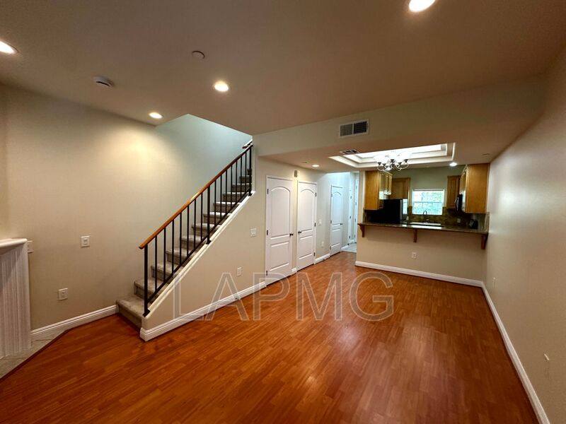 Townhouse for rent at 12217 Moorpark St #9, Studio City, CA 91604