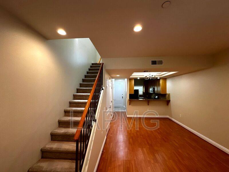 Townhouse for rent at 12217 Moorpark St #9, Studio City, CA 91604
