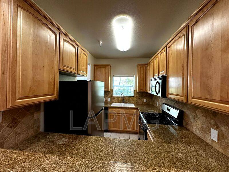Townhouse for rent at 12217 Moorpark St #9, Studio City, CA 91604
