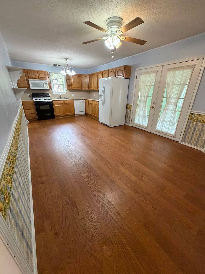 House for rent at 412 S Duke Ave, Springfield, MO 65802