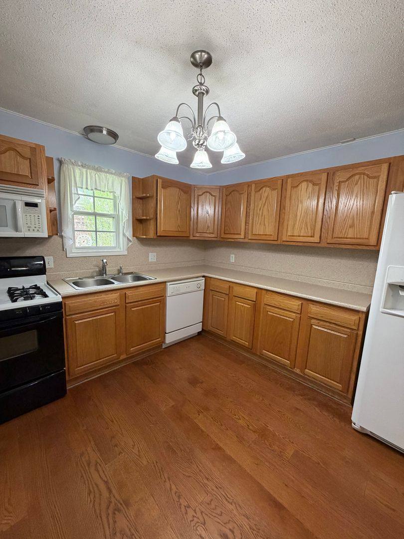 House for rent at 412 S Duke Ave, Springfield, MO 65802