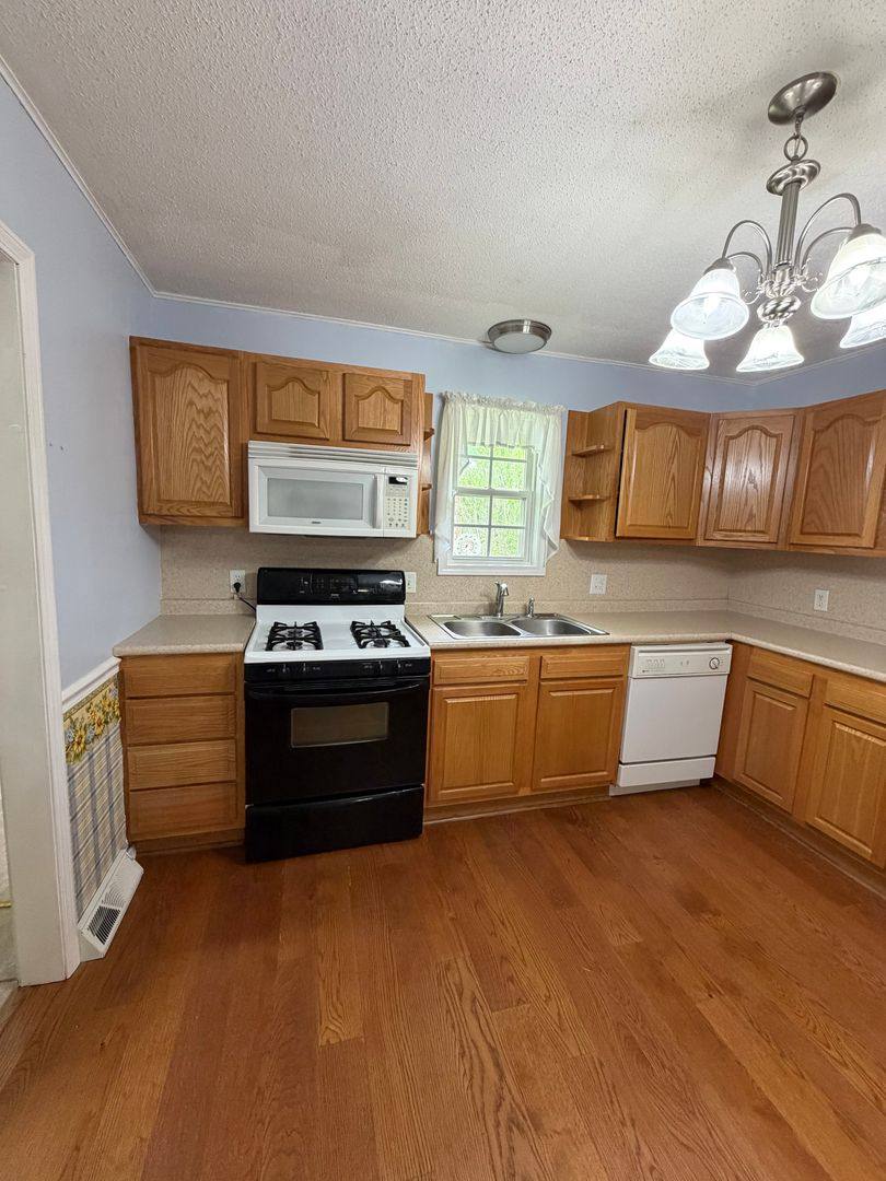 House for rent at 412 S Duke Ave, Springfield, MO 65802