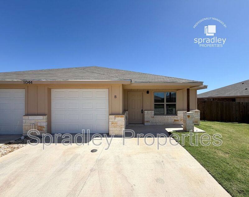 Townhouse for rent at 1044B Edwards Dr, Belton, TX 76513