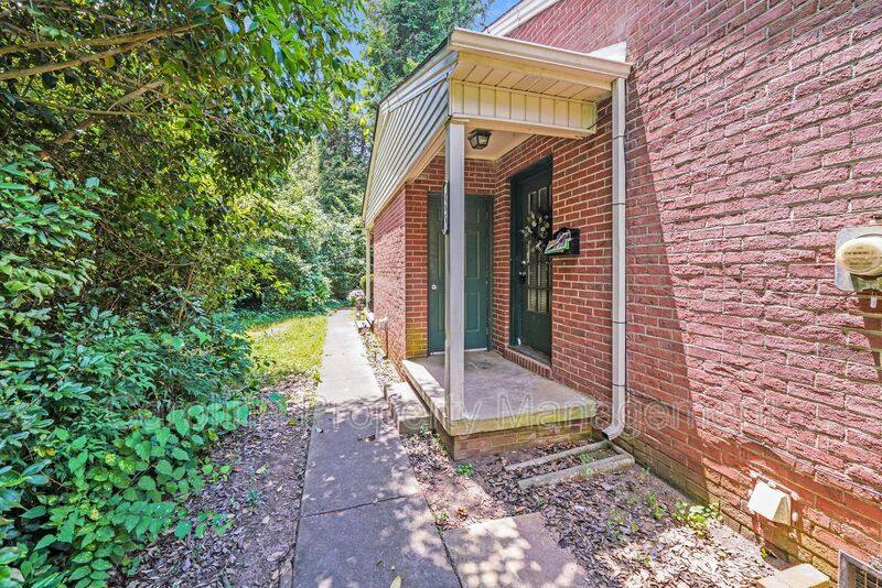 House for rent at 405-B W Harvie Ave, Gastonia, NC 28052