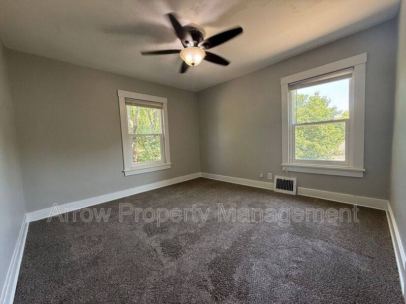 Apartment for rent at 2800 P St #5, Lincoln, NE 68503