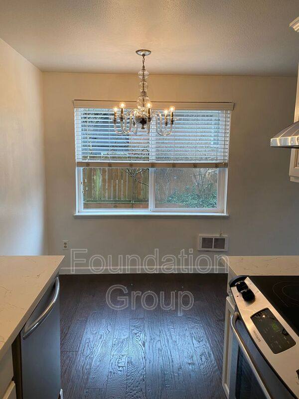 Apartment for rent at 615 NW 85th St #2, Seattle, WA 98117