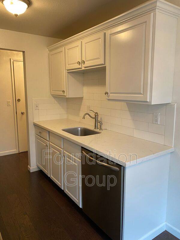 Apartment for rent at 615 NW 85th St #2, Seattle, WA 98117