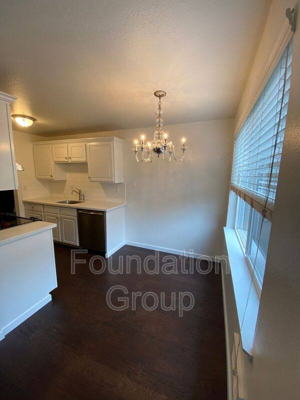 Apartment for rent at 615 NW 85th St #2, Seattle, WA 98117