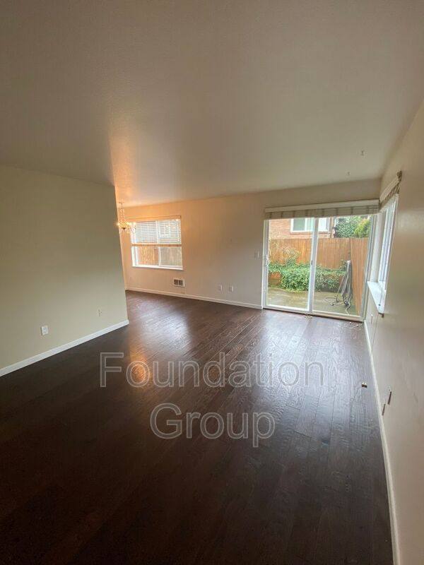 Apartment for rent at 615 NW 85th St #2, Seattle, WA 98117