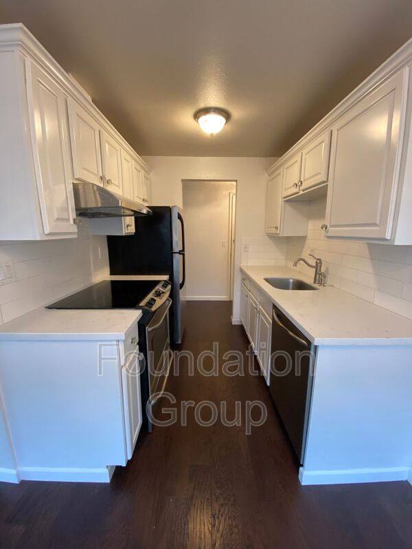 Apartment for rent at 615 NW 85th St #2, Seattle, WA 98117