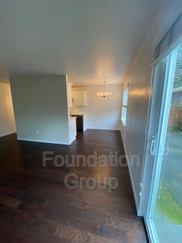 Apartment for rent at 615 NW 85th St #2, Seattle, WA 98117