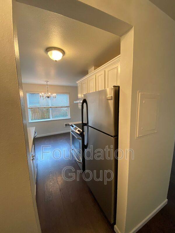 Apartment for rent at 615 NW 85th St #2, Seattle, WA 98117