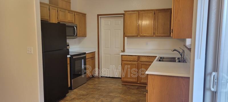 House for rent at 2210 SW Bridge St, Grants Pass, OR 97526