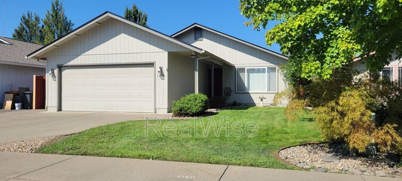 House for rent at 2210 SW Bridge St, Grants Pass, OR 97526