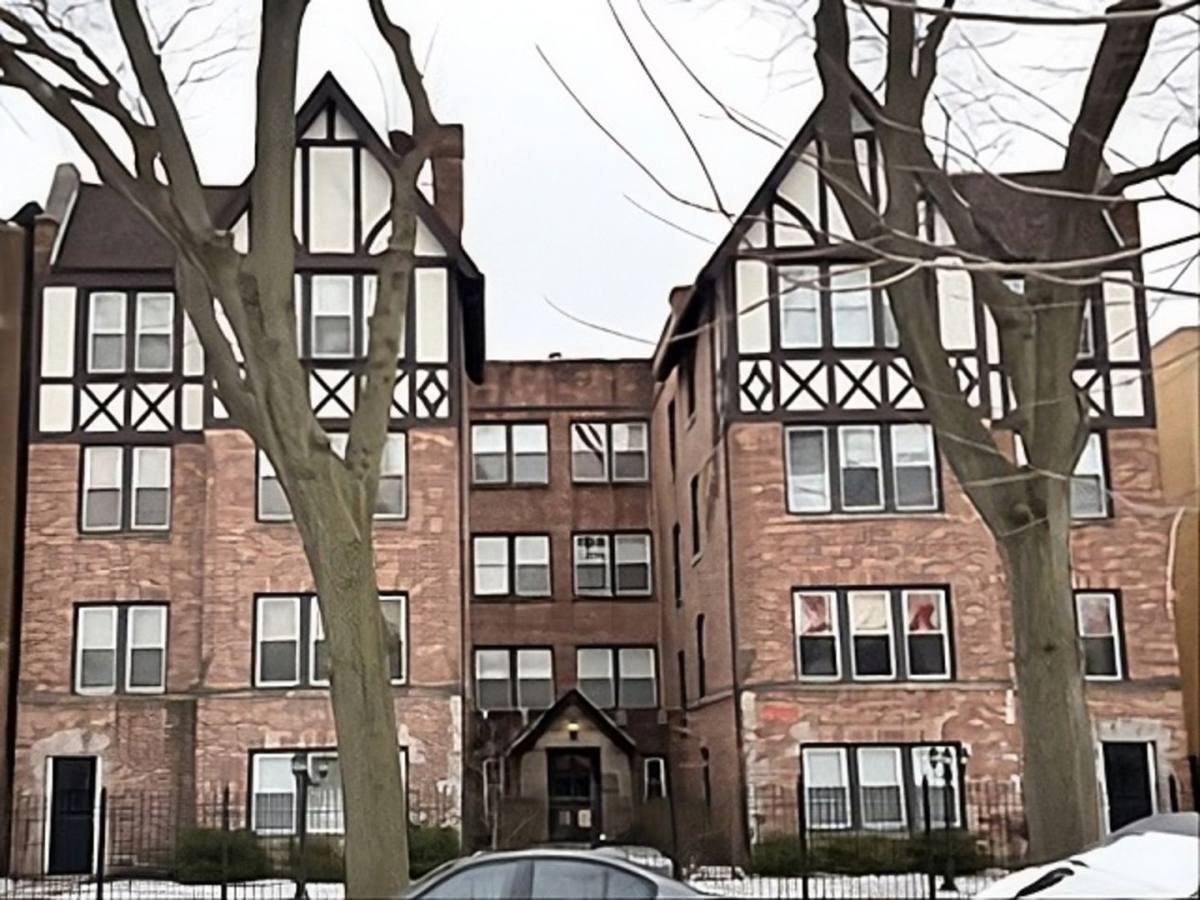 Apartment for rent at 2641-43 W Estes Ave, Chicago, IL 60645