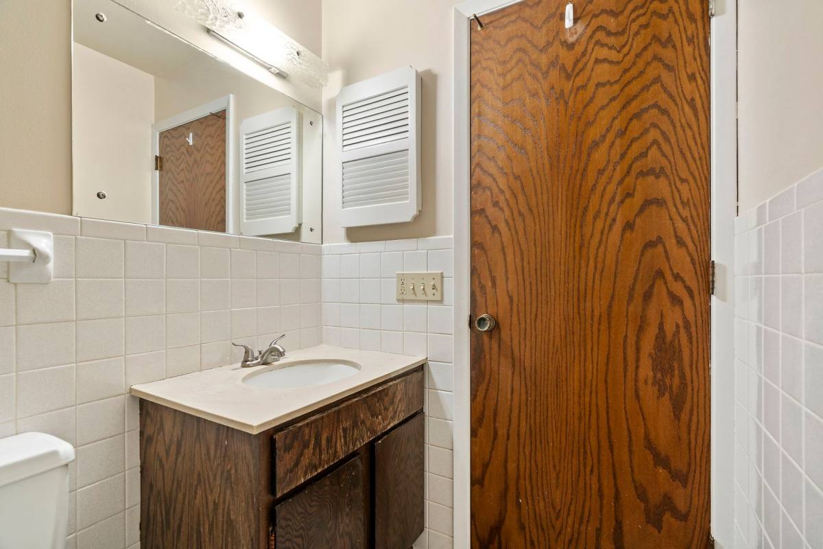 Apartment for rent at 222 Wentworth Ave W, Saint Paul, MN 55118