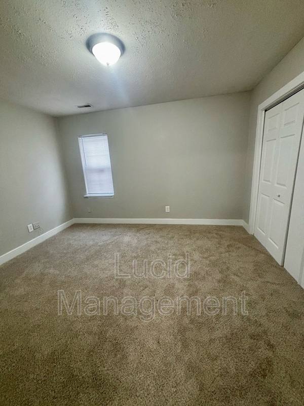 House for rent at 910 W Whitney Ave, Louisville, KY 40215