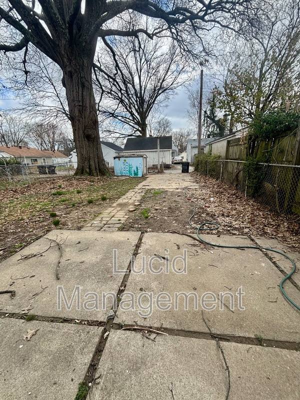 House for rent at 910 W Whitney Ave, Louisville, KY 40215