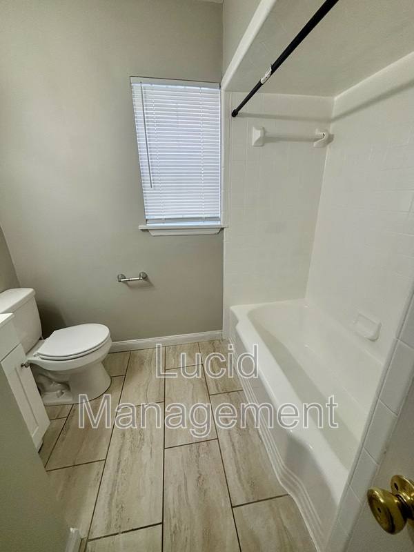 House for rent at 910 W Whitney Ave, Louisville, KY 40215