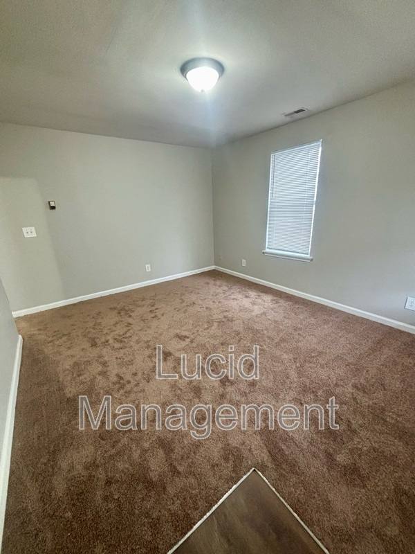 House for rent at 910 W Whitney Ave, Louisville, KY 40215