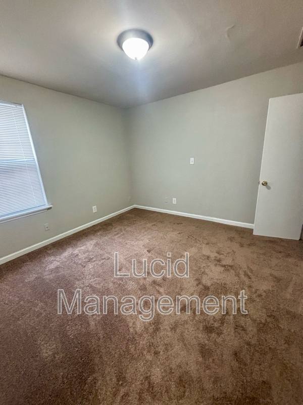 House for rent at 910 W Whitney Ave, Louisville, KY 40215