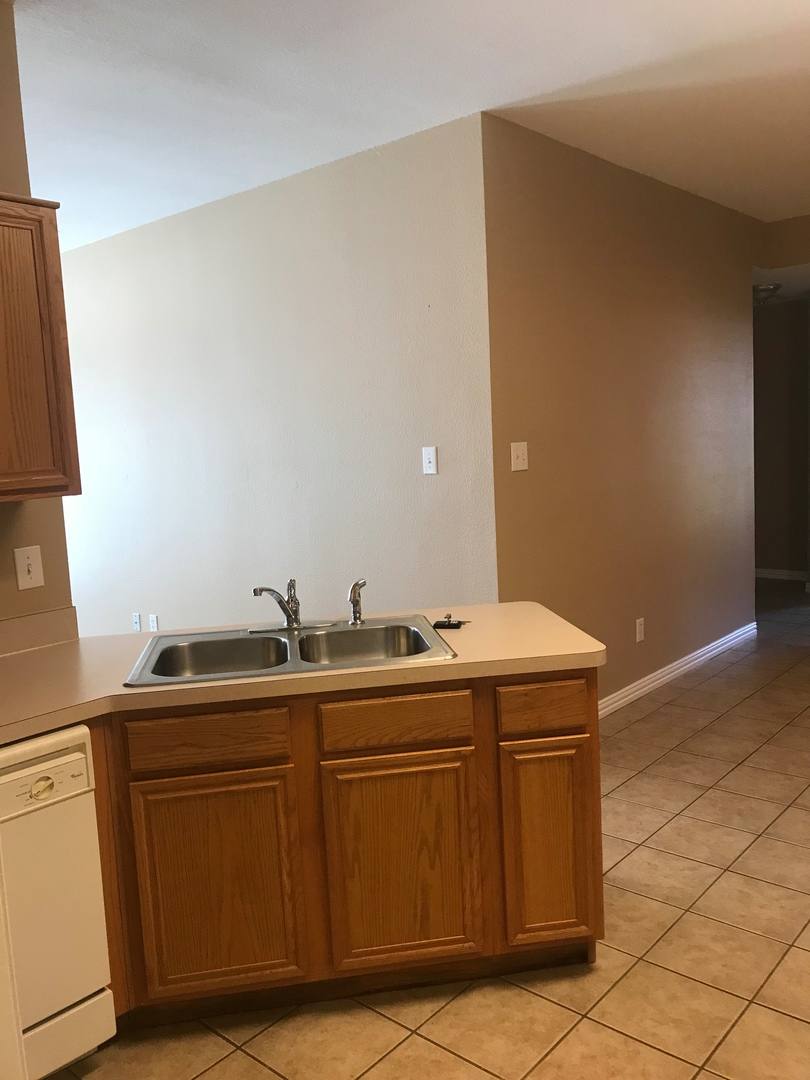 Apartment for rent at 913 Sierra Vista Court, Midlothian, TX 76065
