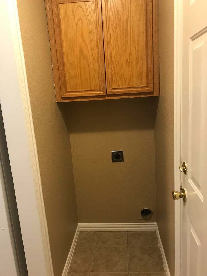 Apartment for rent at 913 Sierra Vista Court, Midlothian, TX 76065