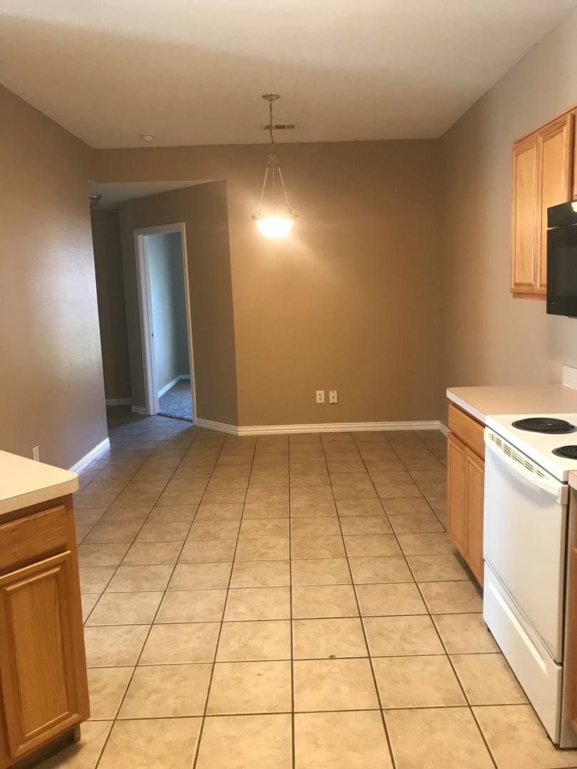 Apartment for rent at 913 Sierra Vista Court, Midlothian, TX 76065
