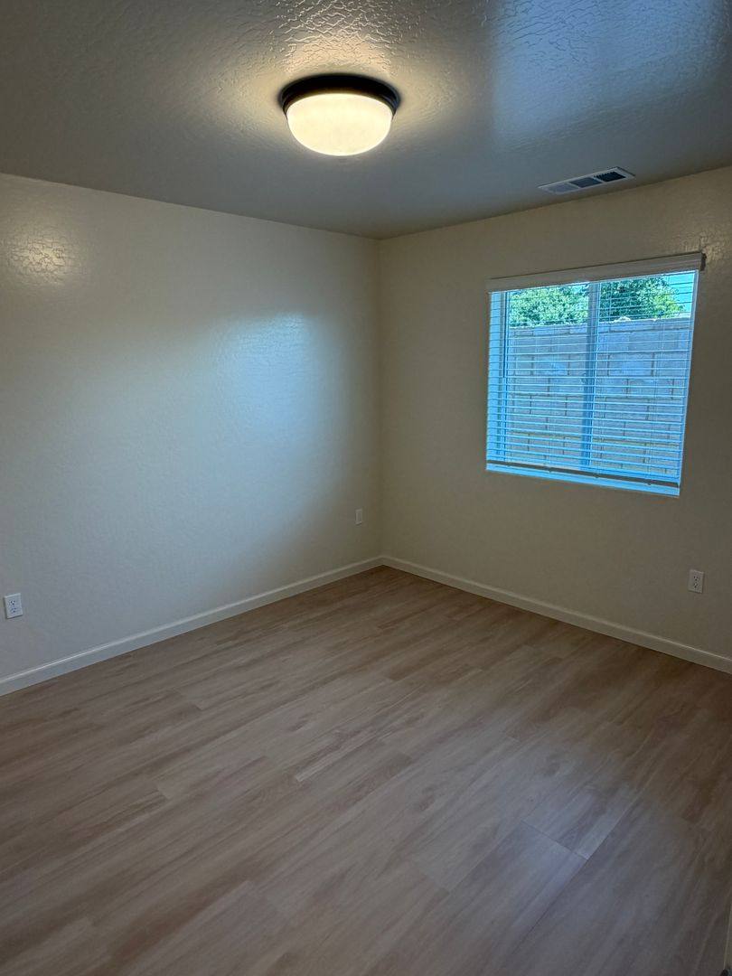 Apartment for rent at 1100 Glass Ave, Tulare, CA 93274