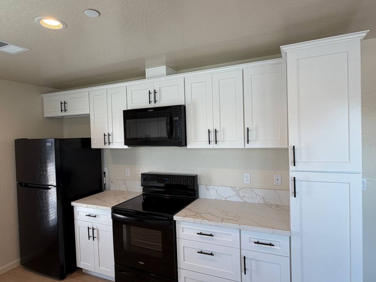 Apartment for rent at 1100 Glass Ave, Tulare, CA 93274