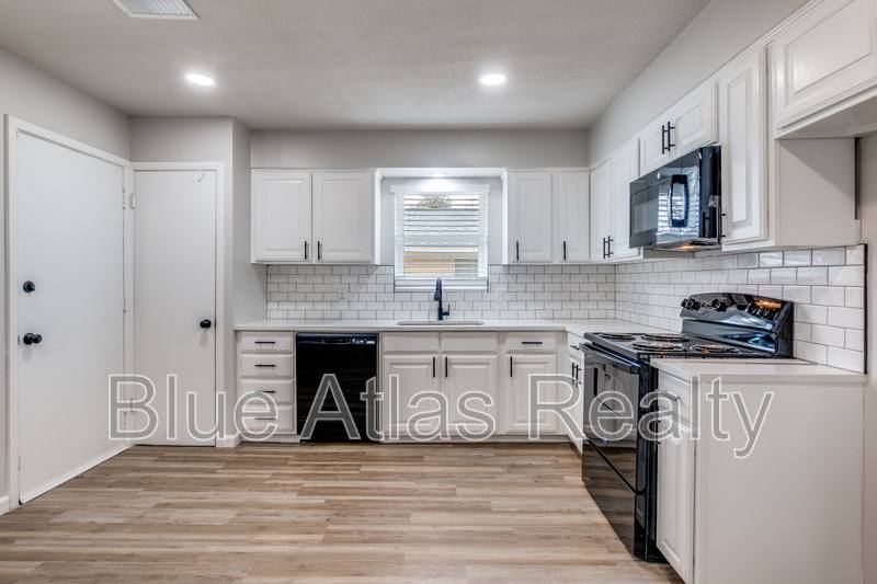 House for rent at 2510 Materhorn Dr, Dallas, TX 75228