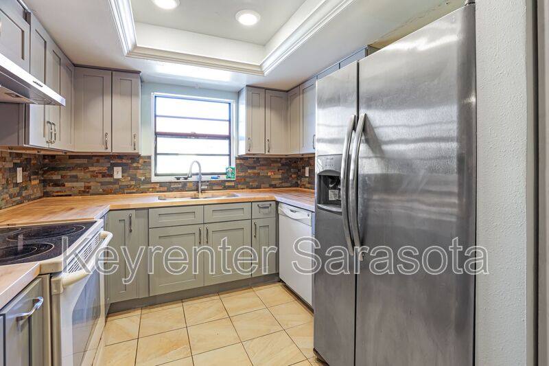 House for rent at 1403 56th St W, Bradenton, FL 34209